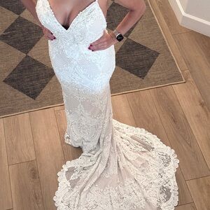 Elegant White Lace Wedding Dress